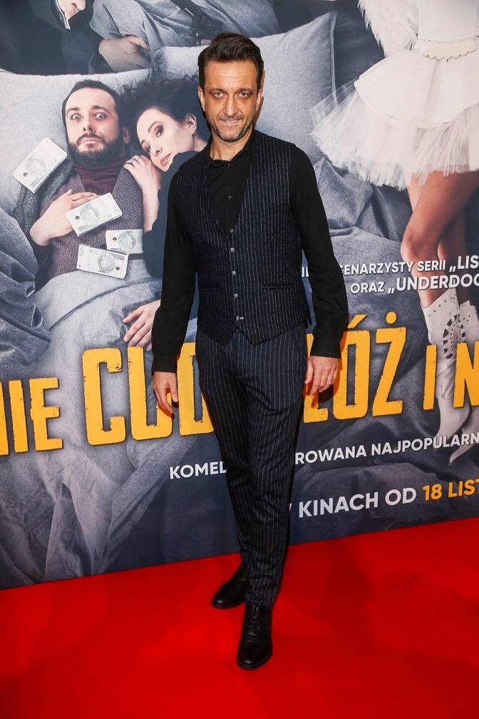 Premiera filmu “Nie cudzołóż i nie kradnij”. Julia Wieniawa najwięcej odkryła tego wieczoru, Weronika Rosati wyjątkowo zrezygnowała z sukienki