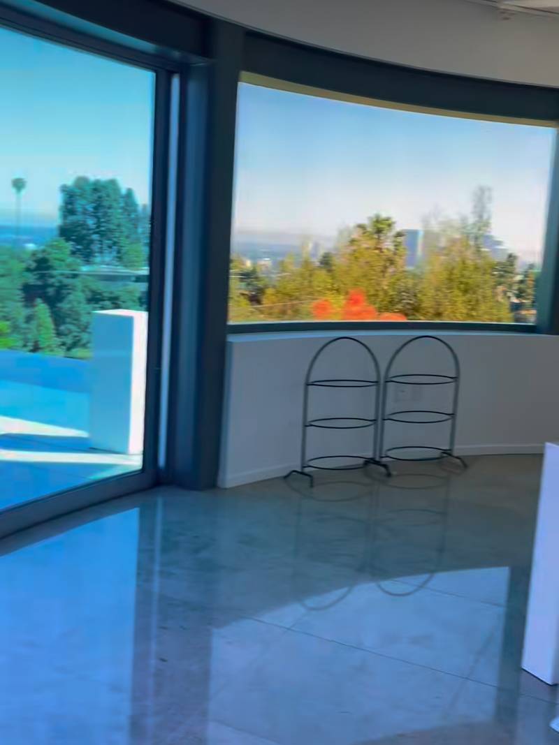 Willa Justina Biebera w Beverly Hills wystawiona na sprzedaż! Wnętrza robią wrażenie… (FOTO)