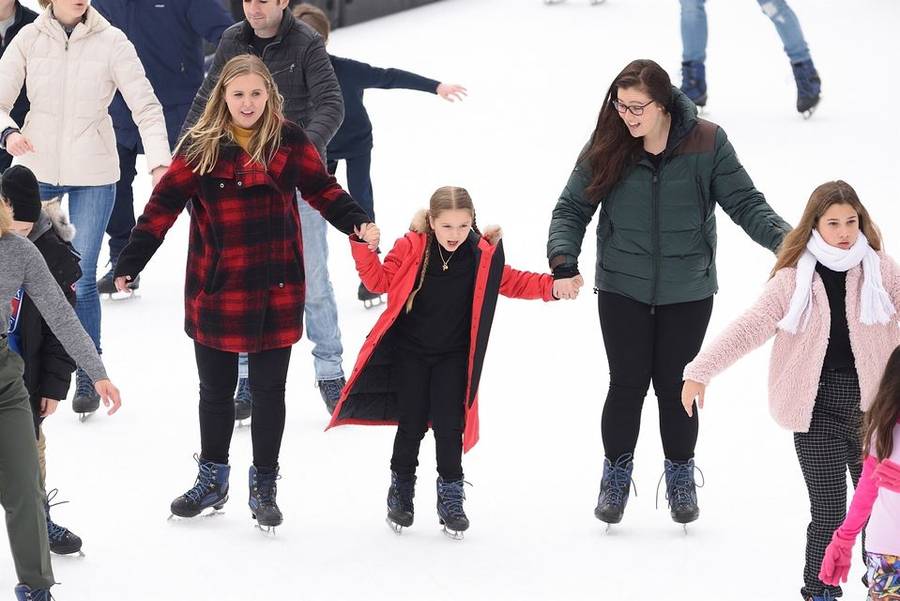 Dzieci Victorii i Davida Beckhamów na ślizgawce