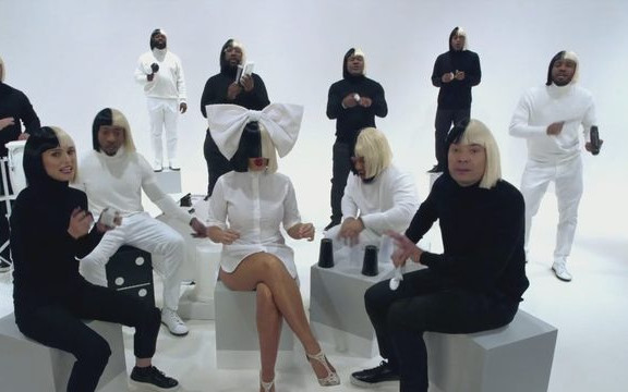 OMG – Sia ma boskie nogi! Nogi ważne, ale posłuchajcie tego