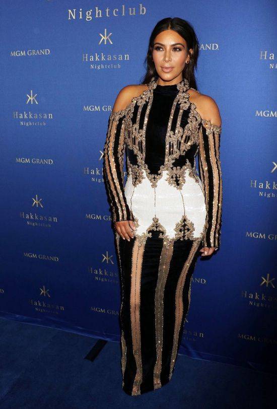 Stylizacje Kim Kardashian, które przejdą do historii z dopiskiem WTF