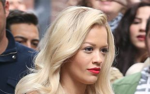 Przy niej dziura w spódnicy Kim to pikuś! (FOTO)