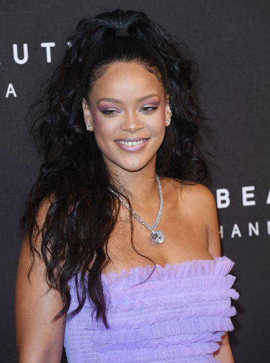 +12 kg nie przeszkadza Rihannie w zakładaniu mini