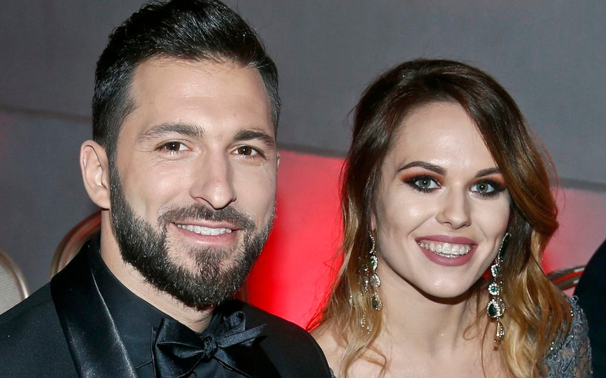 Rafał Maślak w ciążowej sesji. Jego żona ma już naprawdę spory brzuch