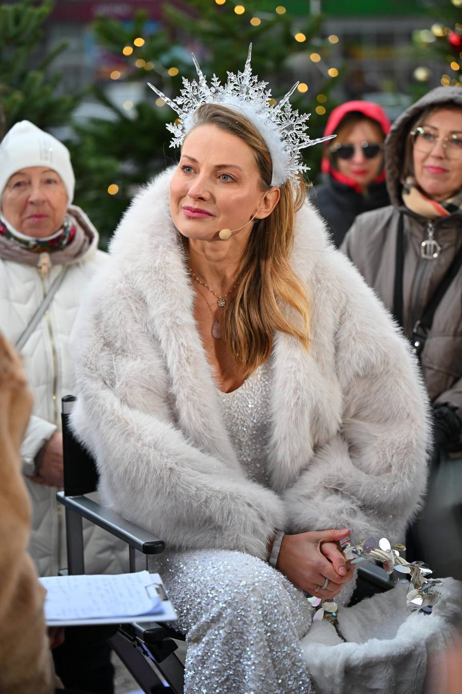 Tłumy gwiazd w DDTVN. Edyta Pazura w wypasionym porsche, Steczkowska z synem…