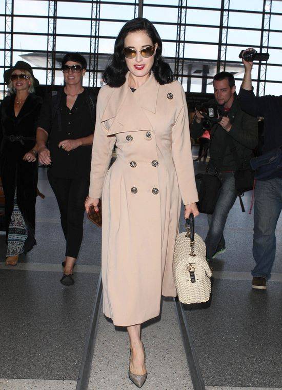 Dita Von Teese na lotnisku
