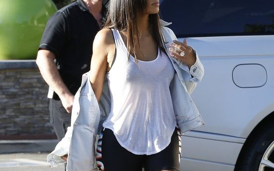 15 momentów, w których Kim Kardashian WSTYDZIŁA się swojej pupy