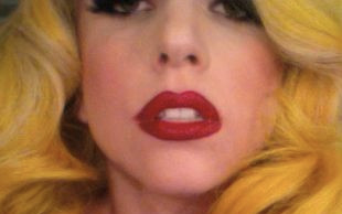 Lady Gaga topless na Twitterze (FOTO)