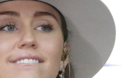 Miley Cyrus zobaczyła test ciążowy i SPANIKOWAŁA