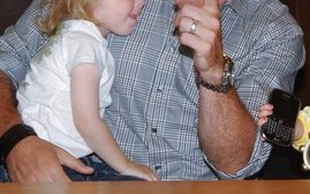 Mąż Tori Spelling miał wypadek na motocyklu