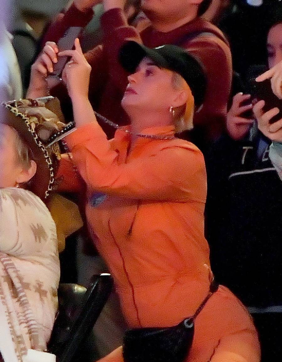 Katy Perry bawi się z Orlando Bloom w Disneylandzie. Widać ZAOKRĄGLONY brzuszek