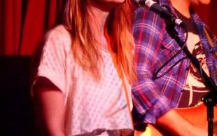 Leighton Meester na scenie czuje się jak ryba w wodzie(FOTO)