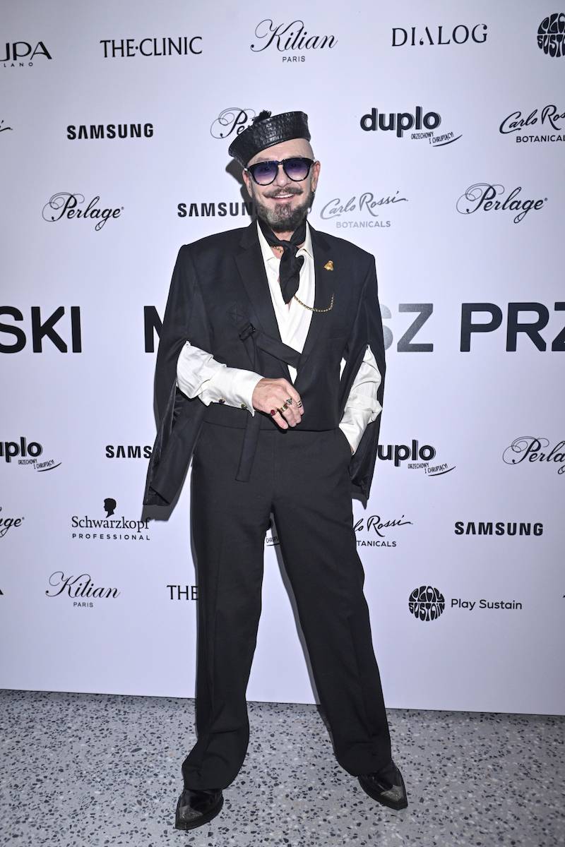 Pokaz Mariusza Przybylskiego. Maria Dębska w cekinach, Sandra Hajduk w nietypowej sukience, Adam Sztaba z żoną…