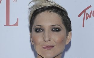 Czy jest ten BARDZO odważny dekolt? (FOTO)