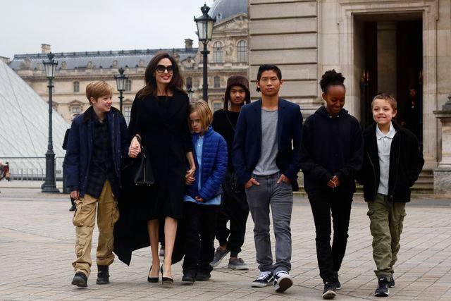 Angelina Jolie z dziećmi w Paryżu