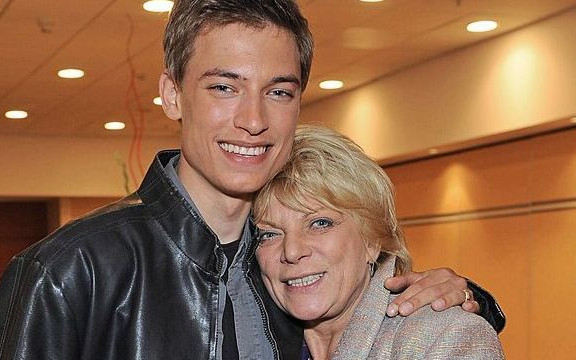 Syn Doroty Stalińskiej jest modelem (VIDEO)