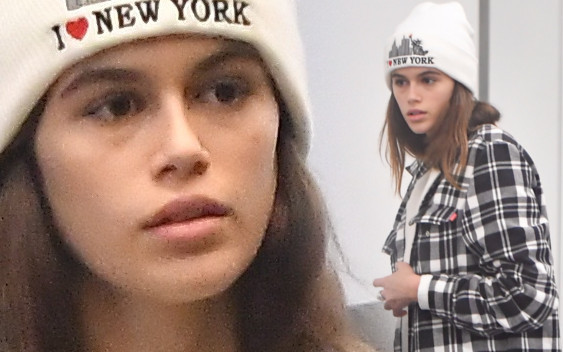 Kaia Gerber z worami pod oczami na lotnisku