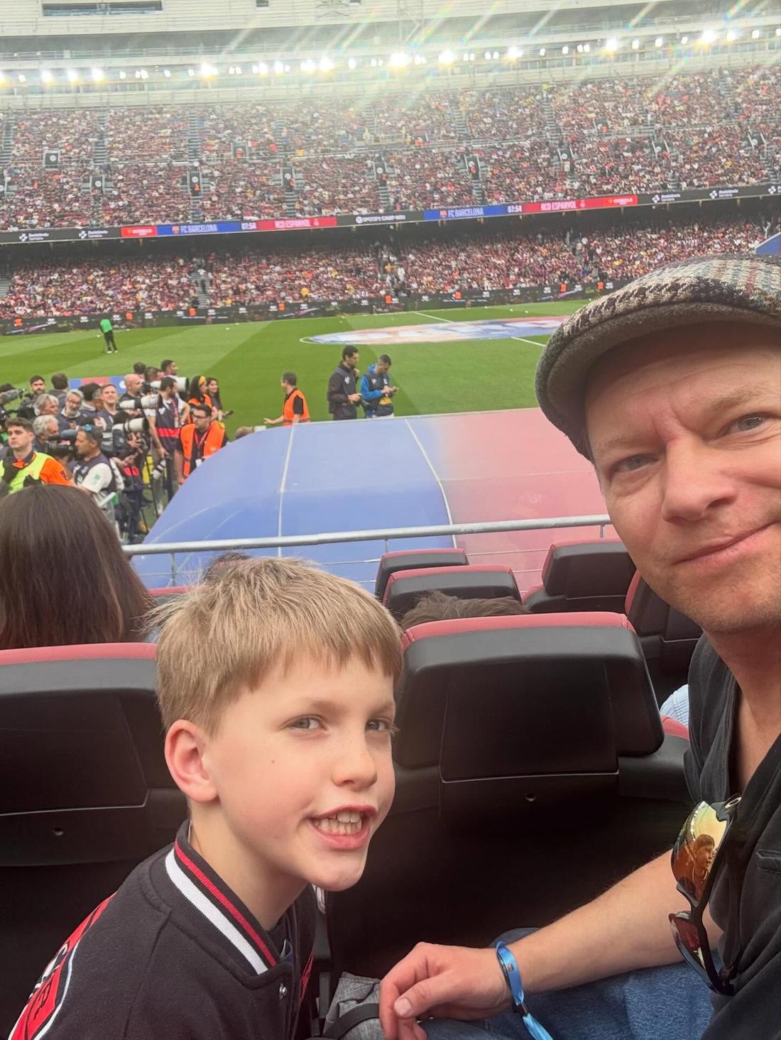 Maciej Stuhr zabrał syna na mecz FC Barcelony, fot. Instagram