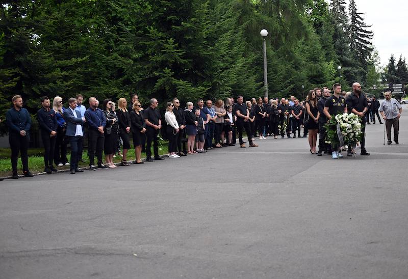 Zdjęcia z pogrzebu Patryka Peretti. Ciężko powstrzymać łzy