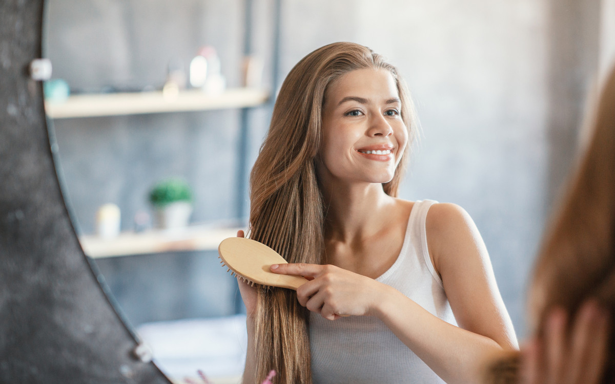 Jak odbudować zniszczone włosy?