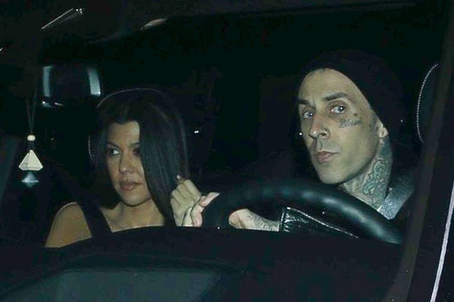 Kourtney Kardashian i Travis Barker w samochodzie