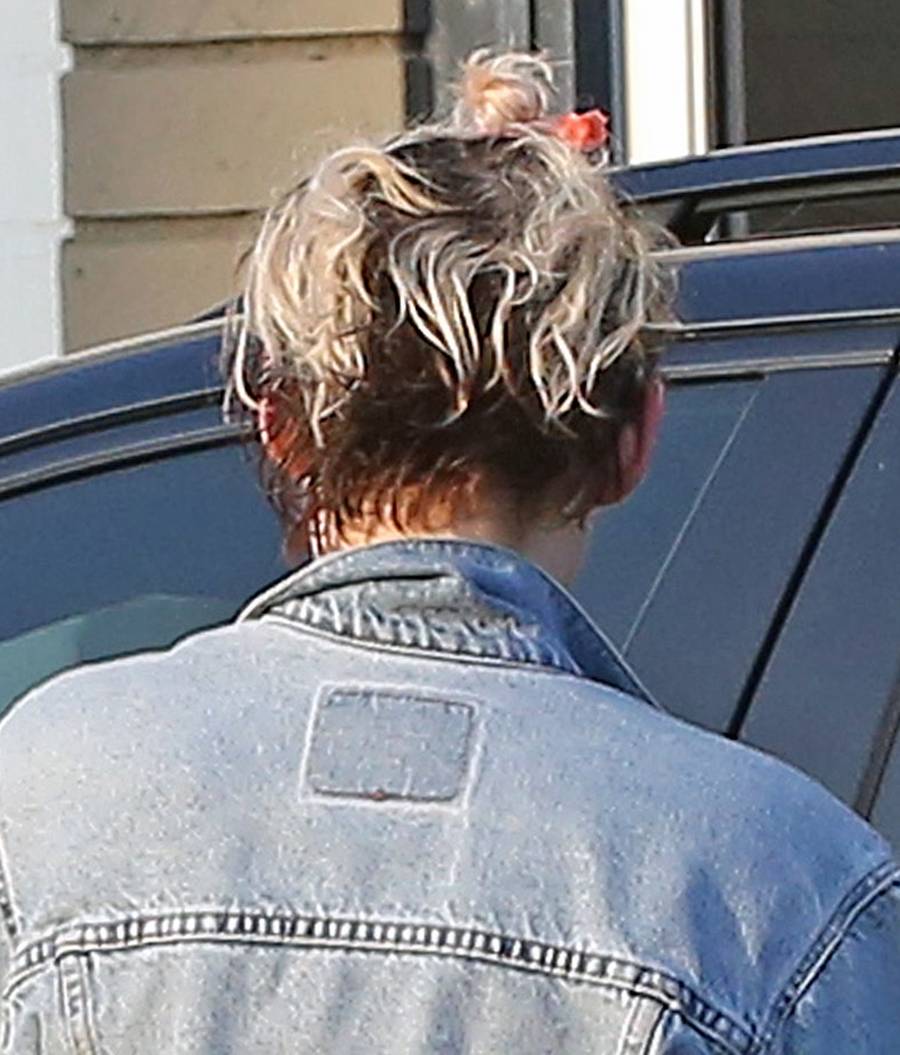 Kristen Stewart w drodze do spa, a przydałby się fryzjer
