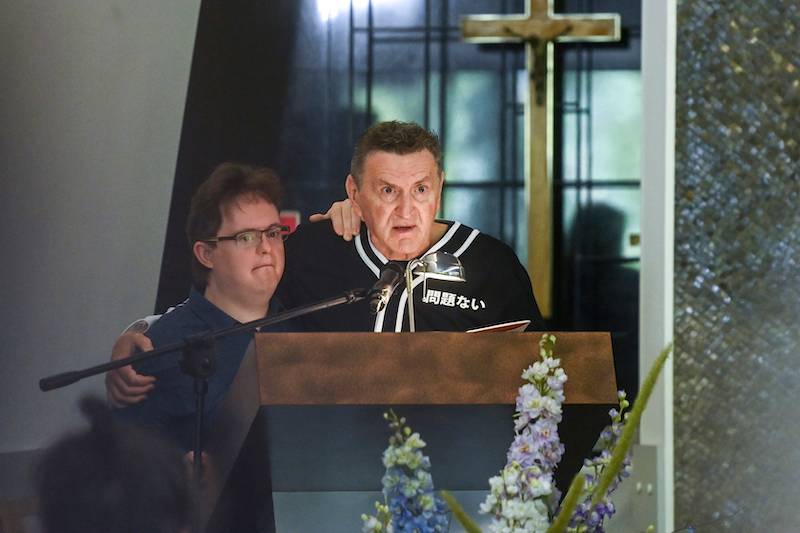 Tak wyglądał pogrzeb Tadeusza Woźniaka. Wiele gwiazd pożegnało polskiego muzyka