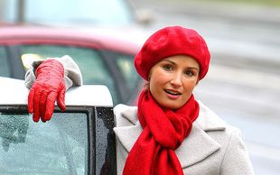 Brodzik dostała na zaręczyny pierścionek i samochód