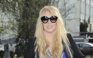 Prawie 70 lat i falbanki? (FOTO)