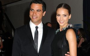 Jessica Alba – Królowa czerni (FOTO)