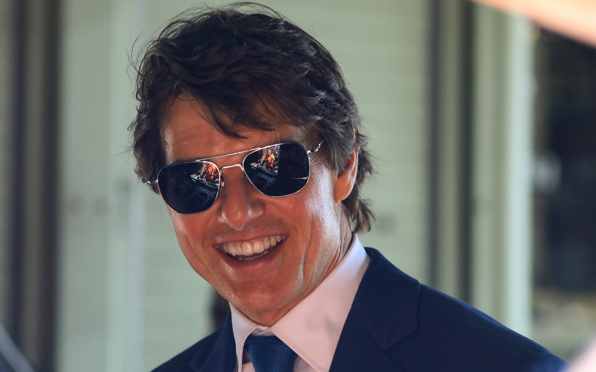 Tom Cruise przeprosił spacerującą parę za “hałas” a potem zeskoczył z klifu i wylądował na helikopterze