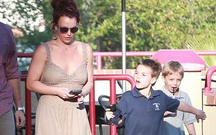 Synowie Britney Spears to małe urwisy? (FOTO)