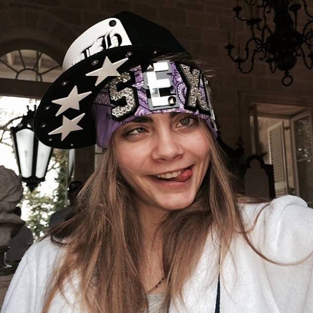 Co Cara Delevingne zamieszcza na swoim Instagramie?