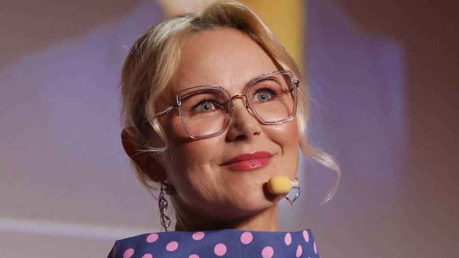 Anna Samusionek zachwyca w grochach na festiwalu