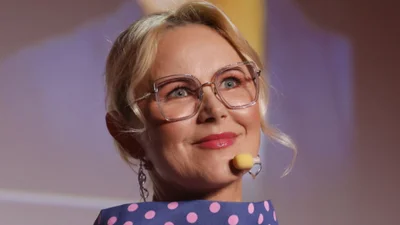 Anna Samusionek zachwyca w grochach na festiwalu. Wybrała najmodniejszy krój spódnicy!