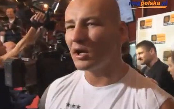 Bójka bokserów na konferencji prasowej [VIDEO]