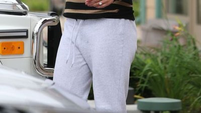 Britney Spears wychodzi z salonu fryzjerskiego w nowej fryzurze