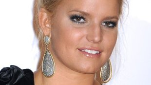 Jessica Simpson szuka pomocy – puszcza bąki bez kontroli!