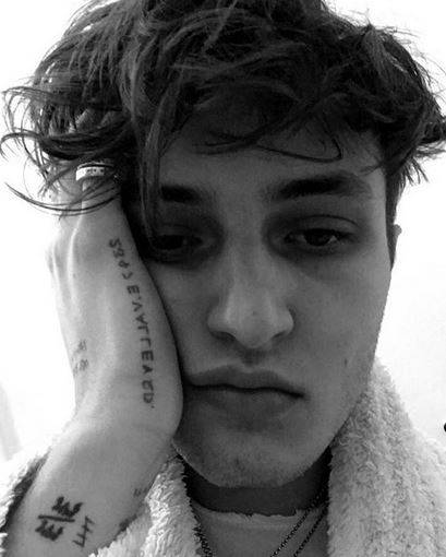 Kendall Jenner CAŁUJE SIĘ z 18-letnim bratem sióstr Hadid (EKSKLUZYWNE ZDJĘCIA)