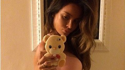 Sarah Stage – modelka z sześciopakiem w ciąży