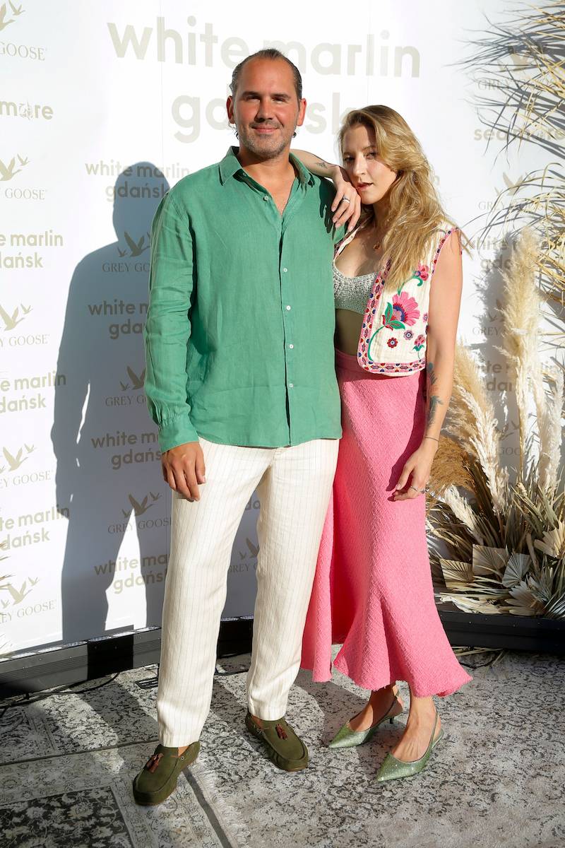 Otwarcie restauracji w Gdańsku. Lipińska w upalne dni w kozakach, była asystentka Wersow ze sporo starszym chłopakiem