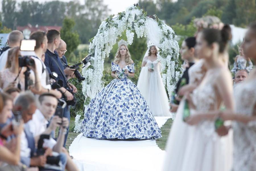 Gwiazdy na pokazie Patrycji Kujawy – Doda w żałobie