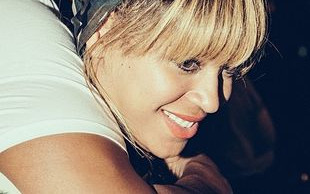 Jakie są NAPRAWDĘ włosy Beyonce (FOTO)