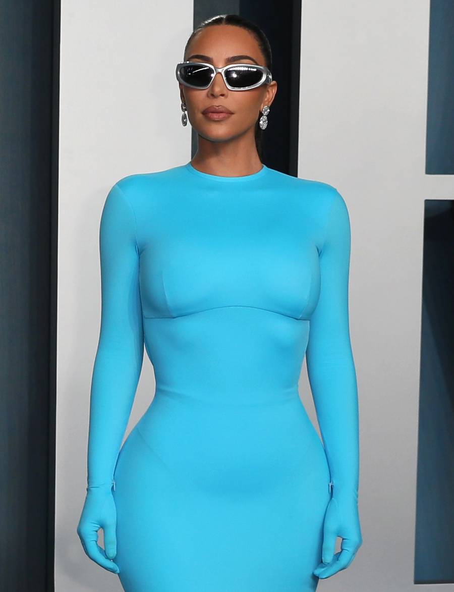 Kim Kardashian na oscarowym afterparty z Vanity Fair – Tym razem to nie CZERŃ