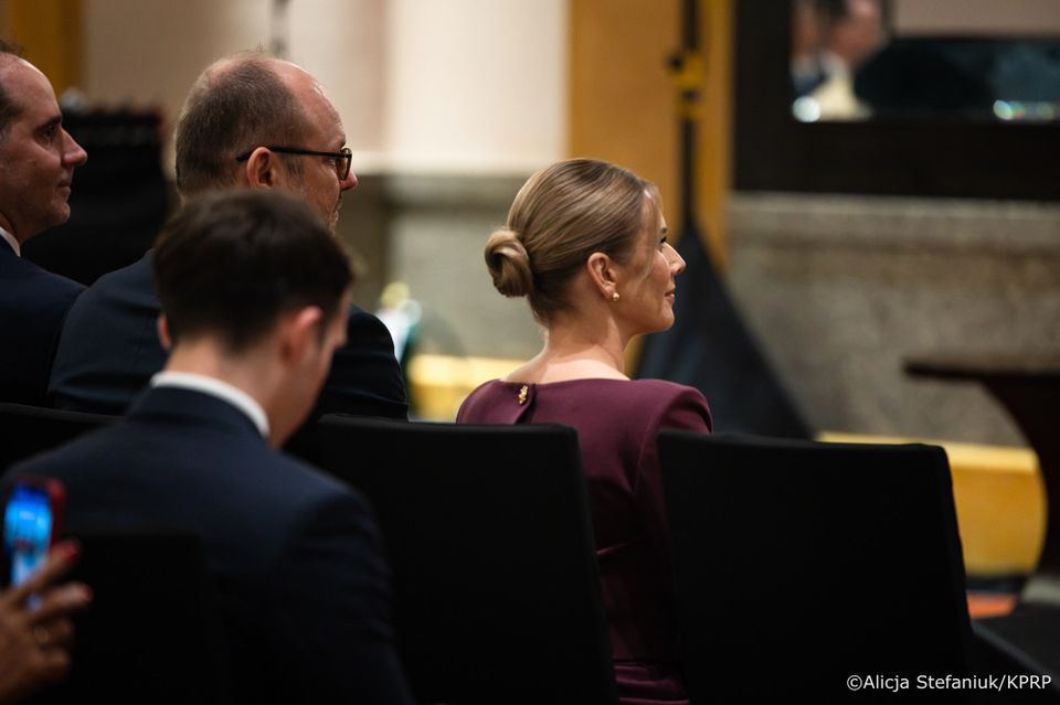 Marta Nawrocka zachwyciła w burgundowej kreacji, fot. Instagram