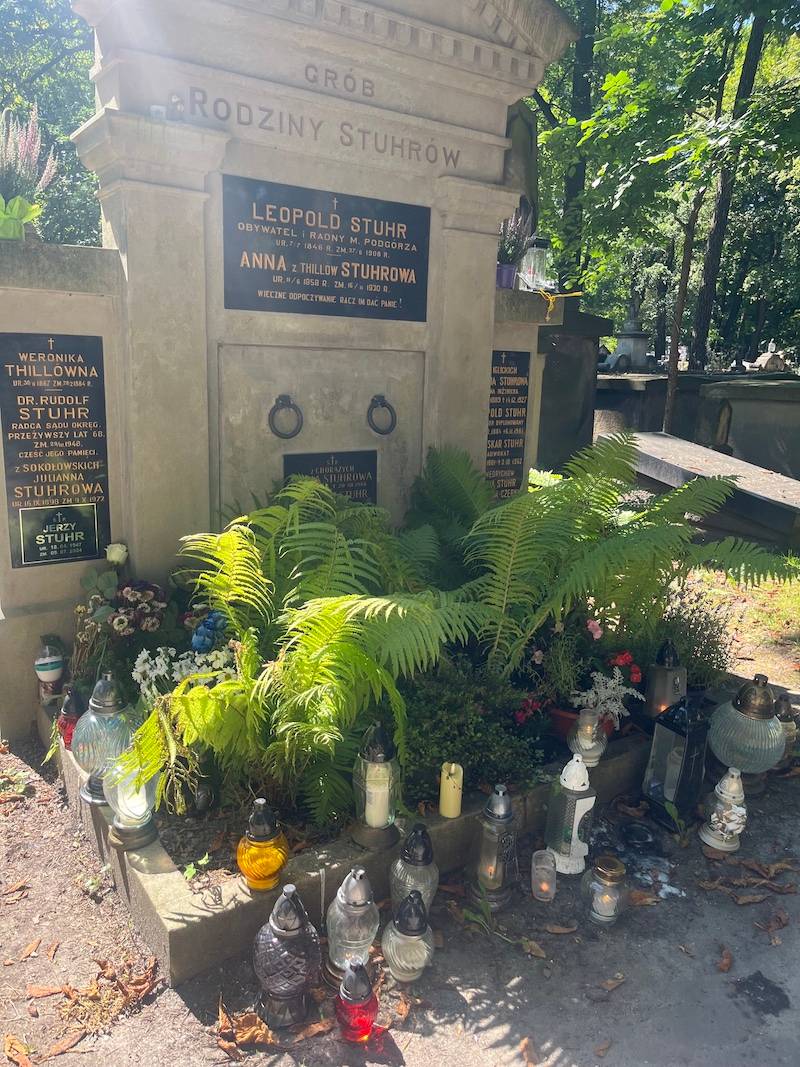 Miesiąc temu pochowano Jerzego Stuhra. Tak dziś wygląda rodzinny grobowiec