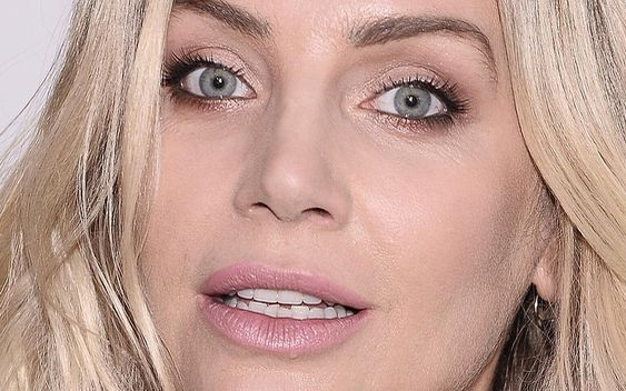 Tą fryzurą Agnieszka Woźniak-Starak odjęła sobie kilka lat (ZDJĘCIA)