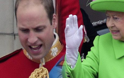 Gif z królową strofującą księcia Williama stał się HITEM sieci