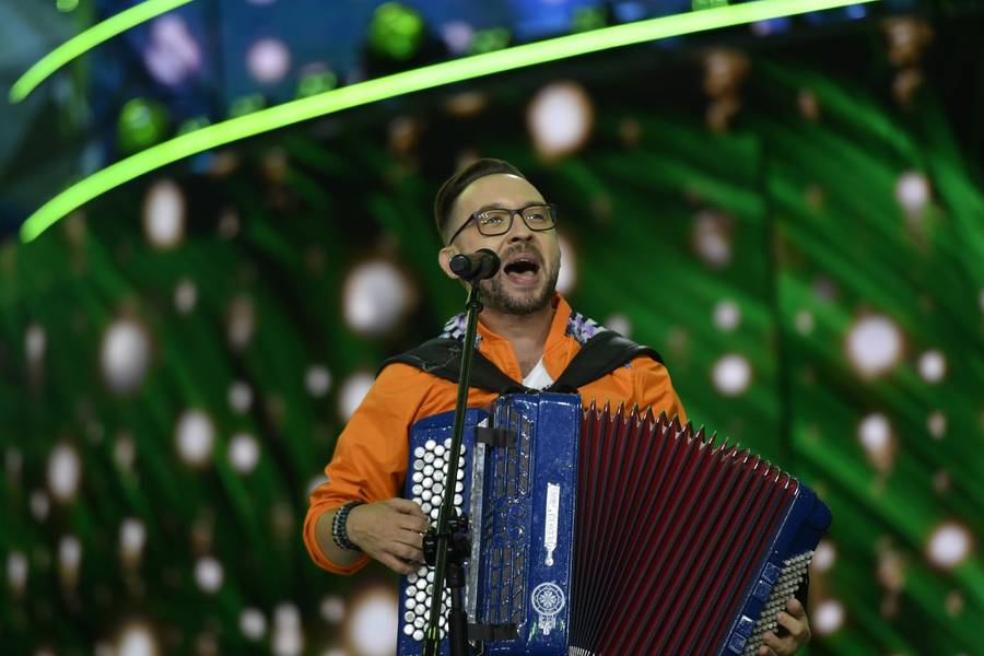 Sopot Festival 2024: Anna Dec kusi nóżką, młodzieżowy Jan Borysewicz, Monika Olejnik w prześwitującym płaszczu (FOTO)