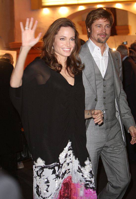 Angelina Jolie i Brad Pitt oficjalnie singlami. Jak wspominamy ich małżeństwo?